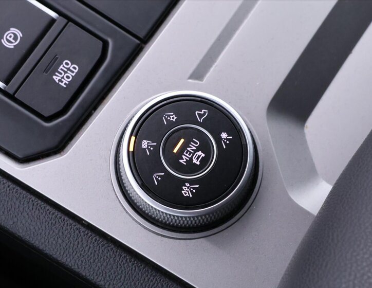 Volkswagen Touareg SUV / Terénní 3,0 l 170 kw