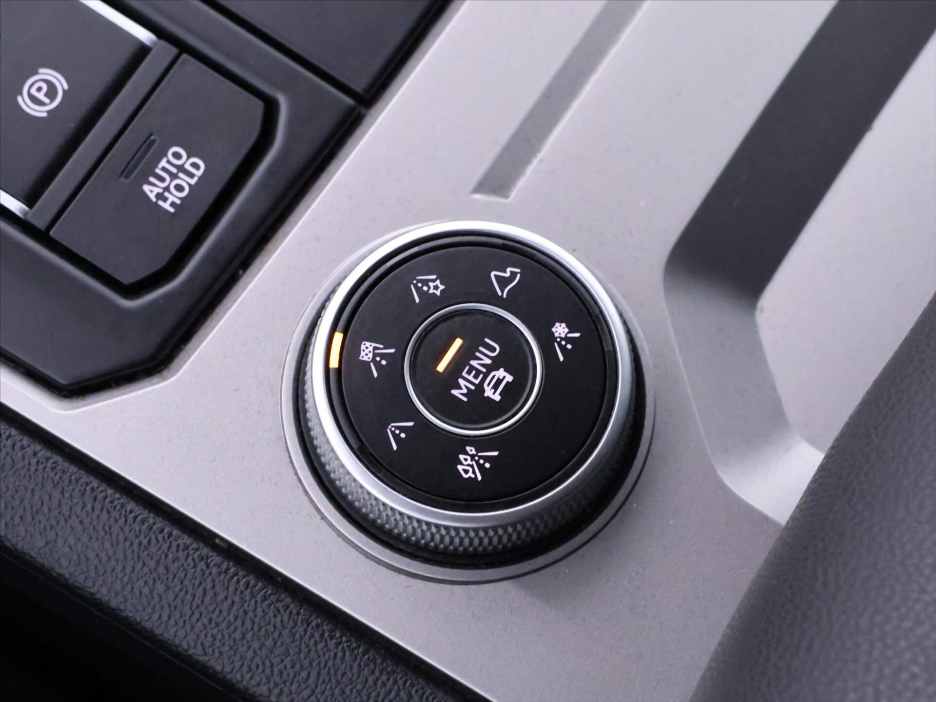 Volkswagen Touareg SUV / Terénní 3,0 l 170 kw