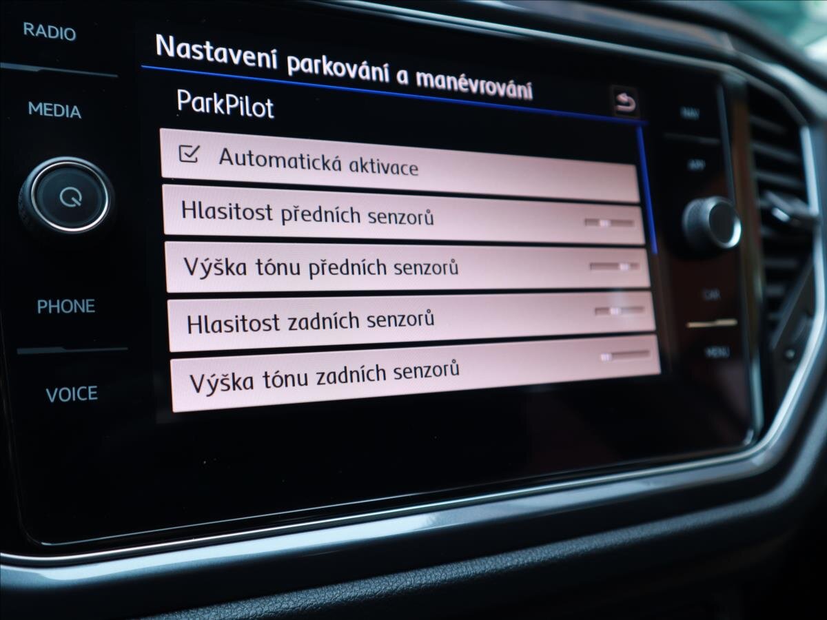 Volkswagen T-Roc CUV / Crossover 1,5 l 110 kw