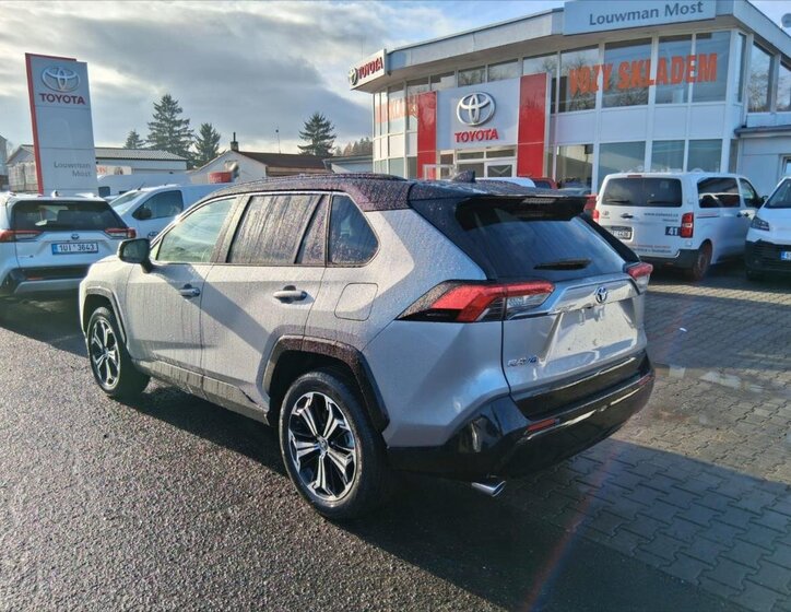 Toyota RAV4 2