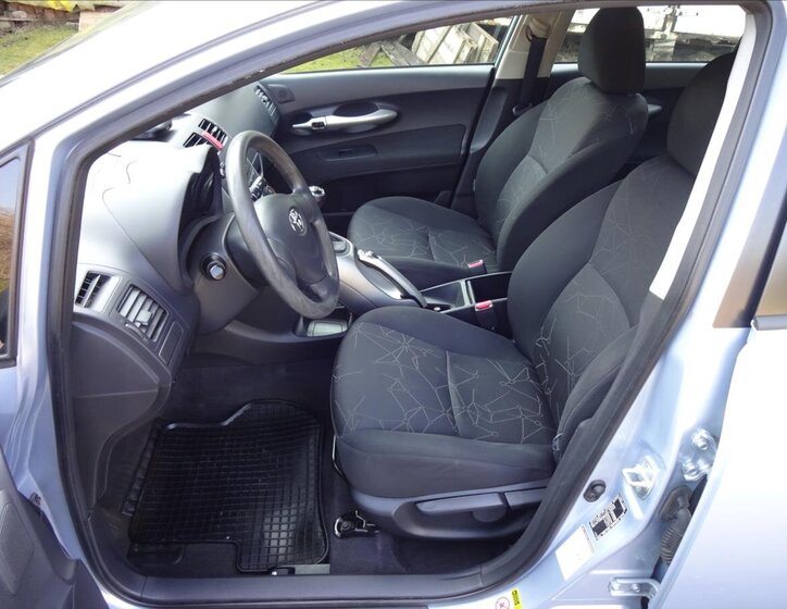 Toyota Auris Hatchback 1,3 l 74 kw