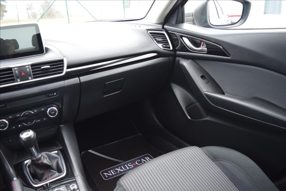 Mazda 3 Sedan 1,5 l 74 kw