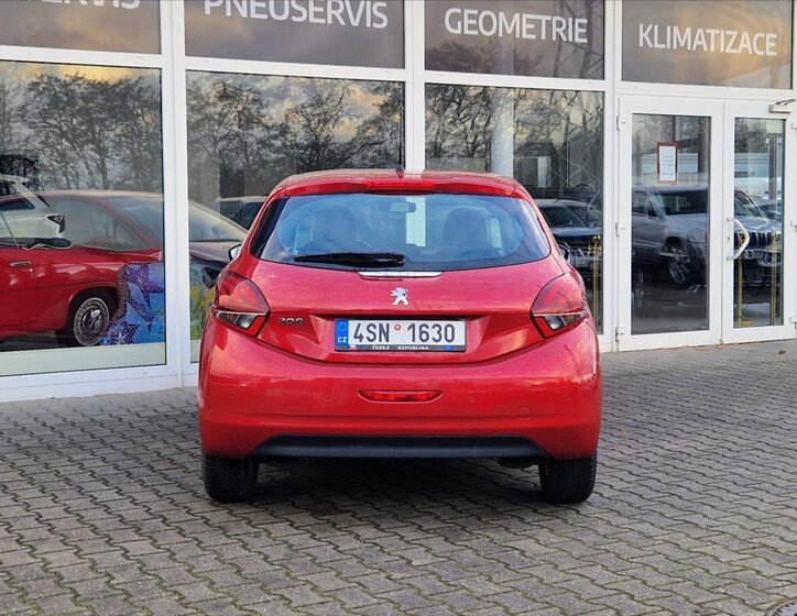 Peugeot 208 Hatchback 1,2 l 61 kw