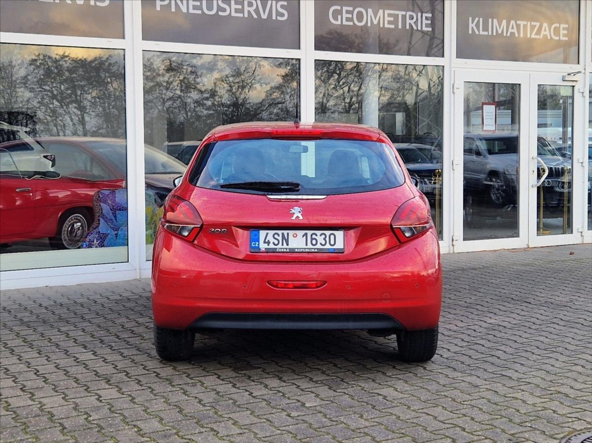 Peugeot 208 Hatchback 1,2 l 61 kw