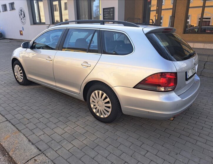 Volkswagen Golf Kombi 1,6 l 77 kw