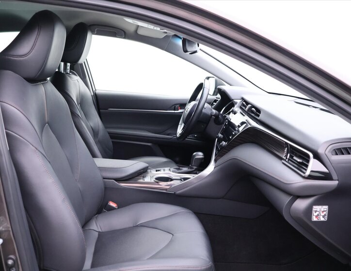 Toyota Camry Sedan 2,5 l 131 kw