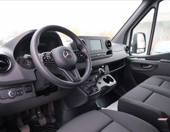 Mercedes-Benz Sprinter 9