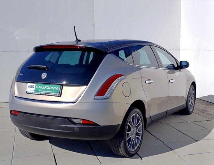 Lancia Delta Hatchback 1,6 l 88 kw