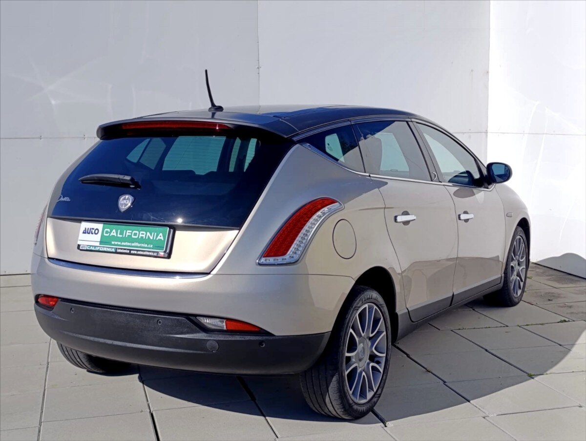 Lancia Delta Hatchback 1,6 l 88 kw