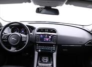 Jaguar F-Pace 29