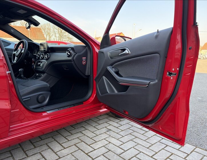 Mercedes-Benz Třídy A Hatchback 1,6 l 90 kw