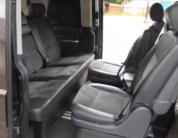 Volkswagen Multivan 14