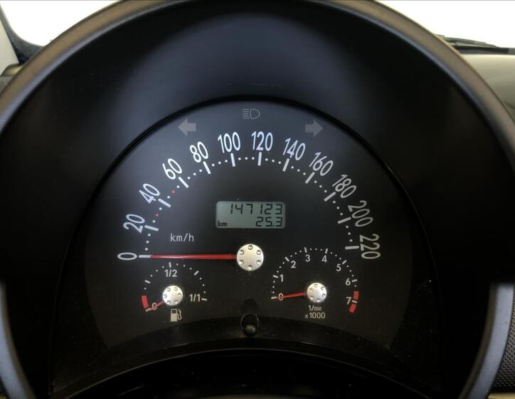 Volkswagen New Beetle 27