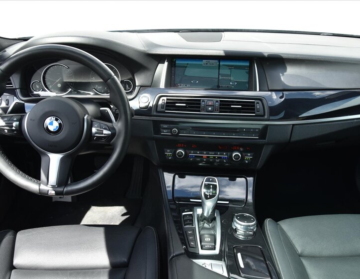BMW Řada 5 Kombi 3,0 l 190 kw