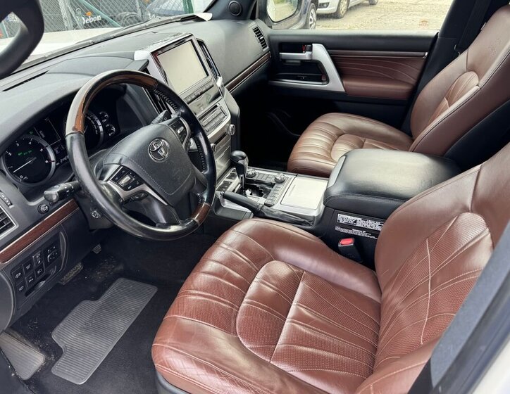 Toyota Land Cruiser SUV / Terénní 4,5 l 186 kw
