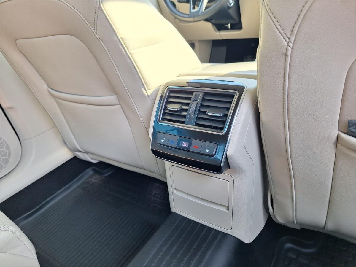 Škoda Superb Sedan / Limuzína 2,0 l 140 kw
