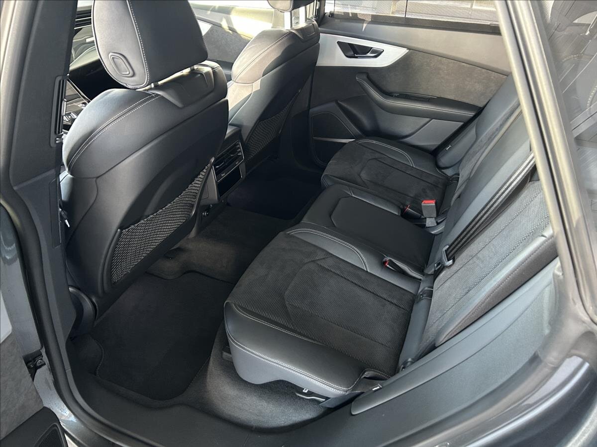 Audi Q8 SUV / Terénní 3,0 l 250 kw