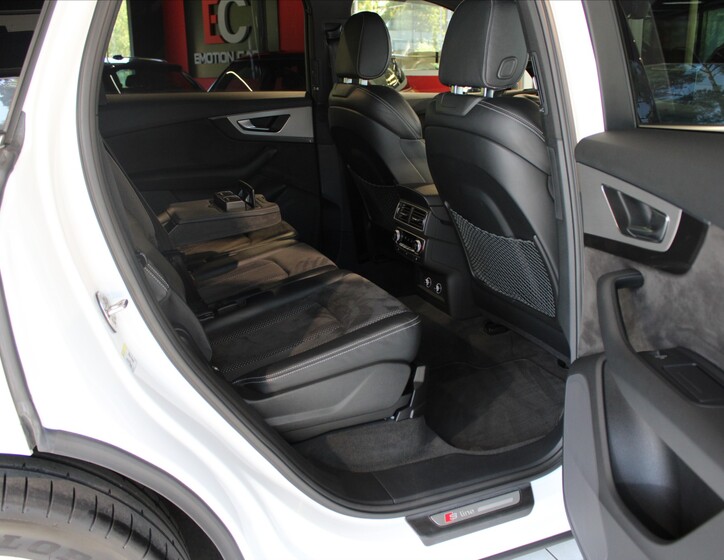 Audi Q7 28