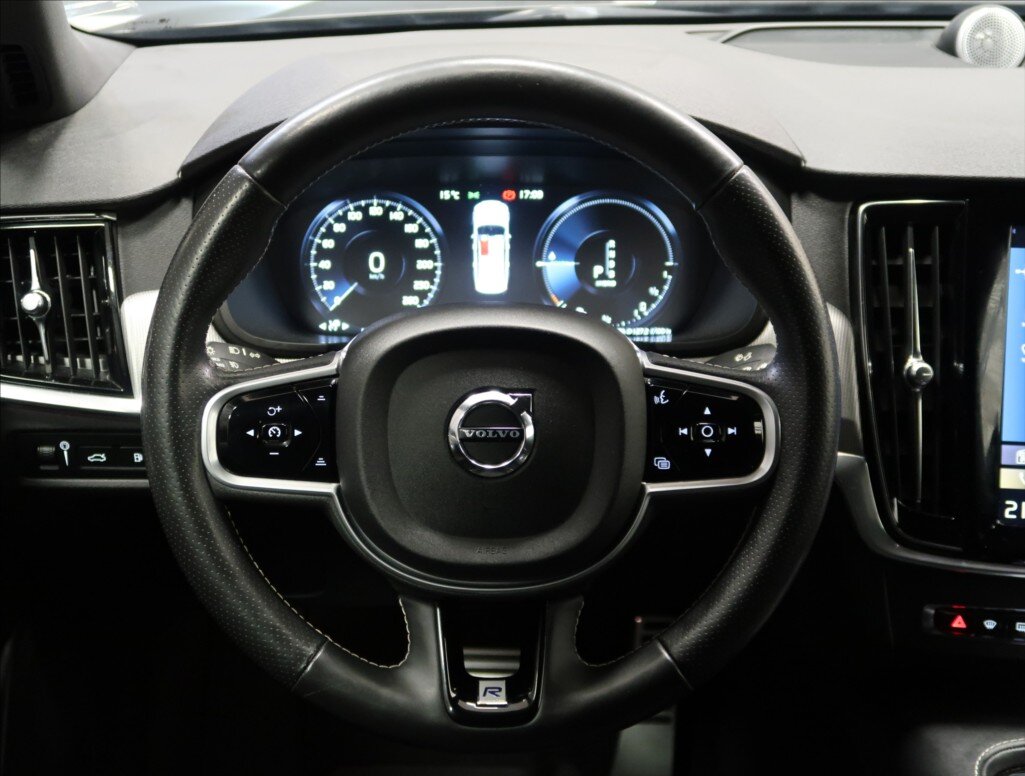 Volvo S90 Sedan / Limuzína 2,0 l 235 kw