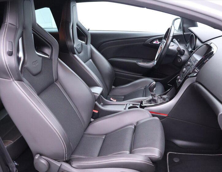 Opel Astra Hatchback 2,0 l 206 kw