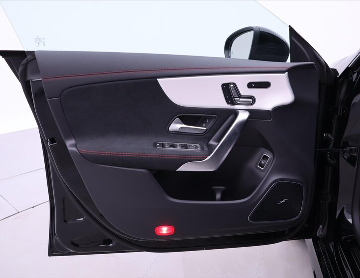 Mercedes-Benz CLA Kupé 1,3 l 120 kw