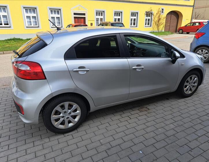 KIA Rio 10