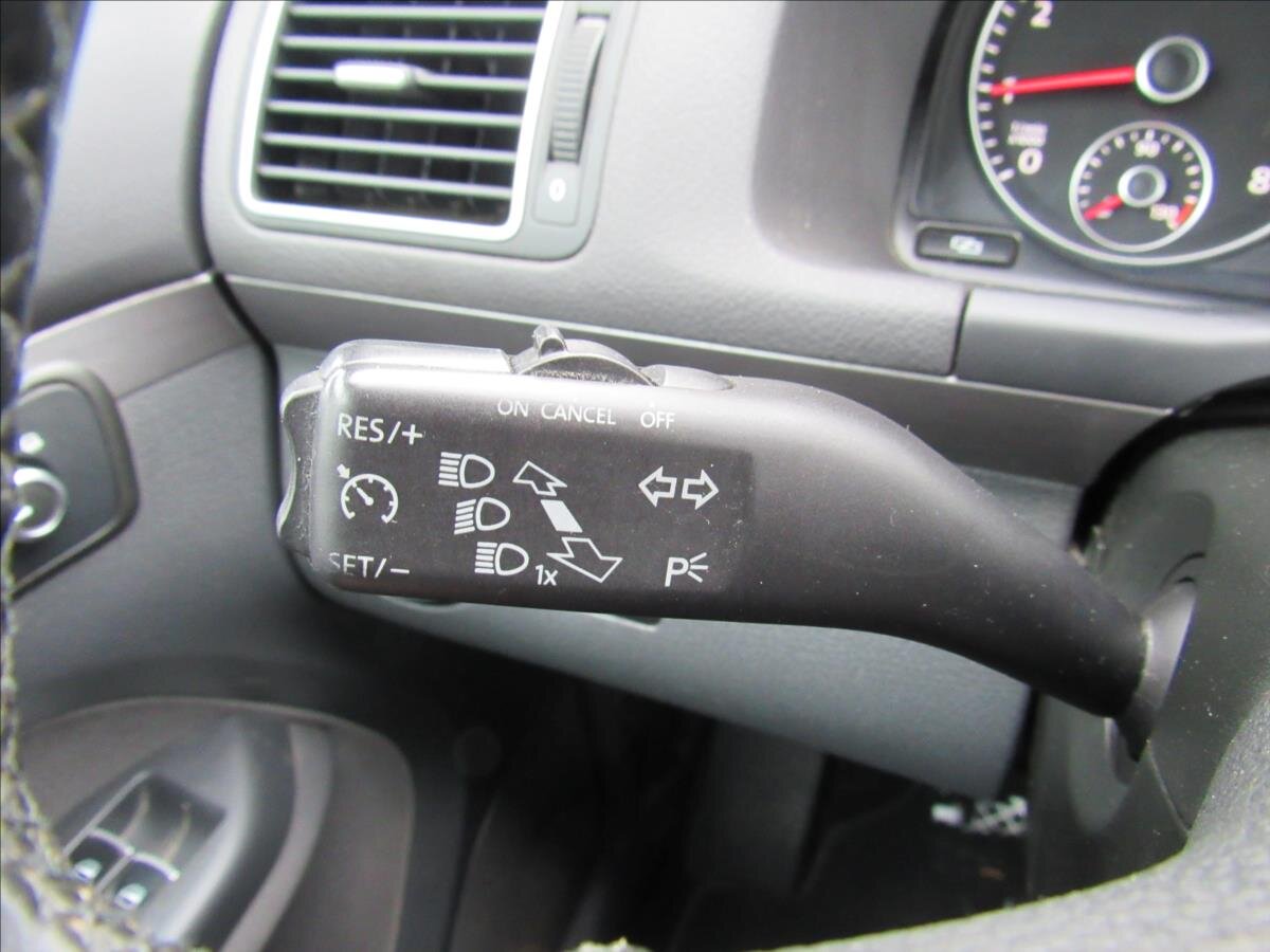 Volkswagen Touran Kombi 1,2 l 77 kw