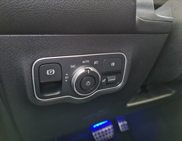 Mercedes-Benz GLB 11