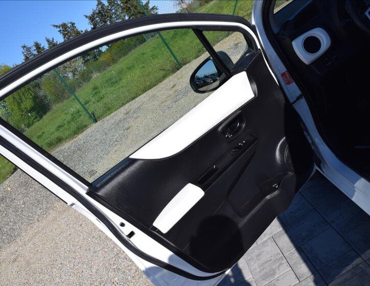 Toyota Yaris Hatchback 998,0 51 kw