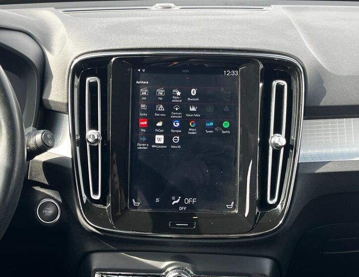 Volvo XC40 SUV / Terénní 1,5 l 120 kw