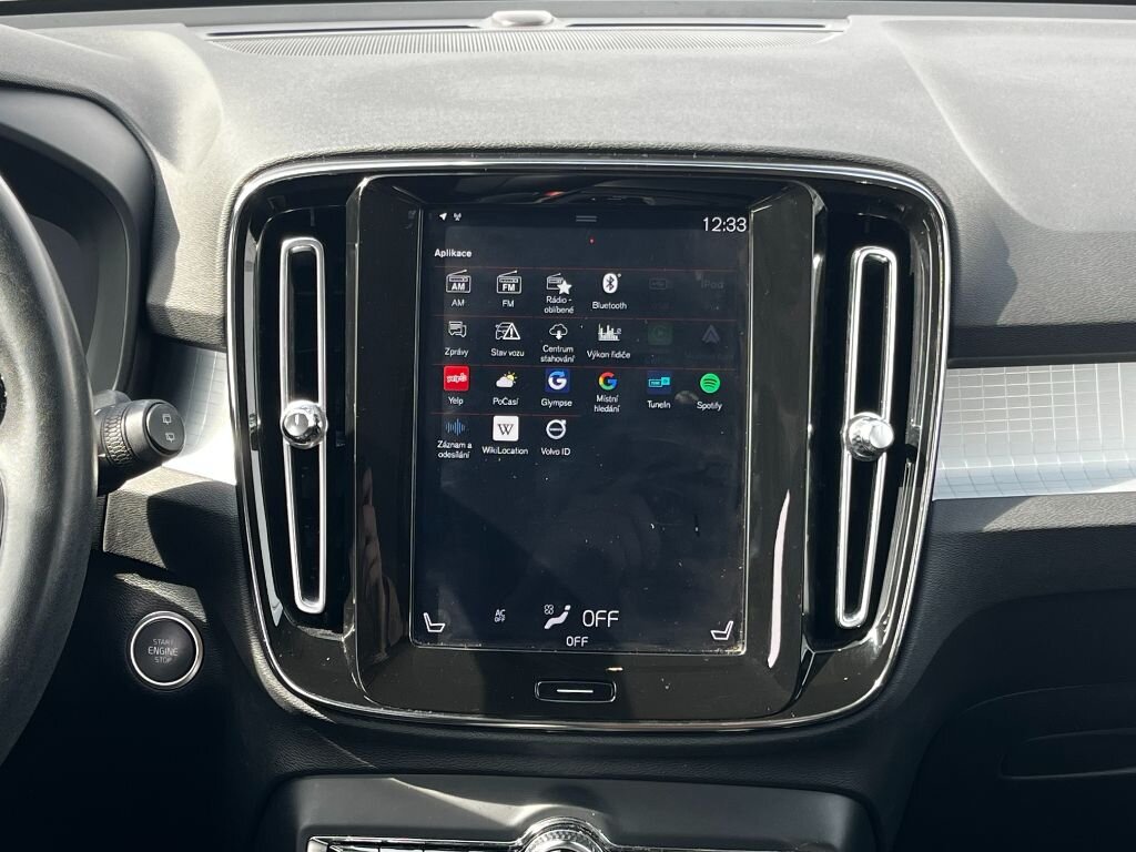 Volvo XC40 SUV / Terénní 1,5 l 120 kw