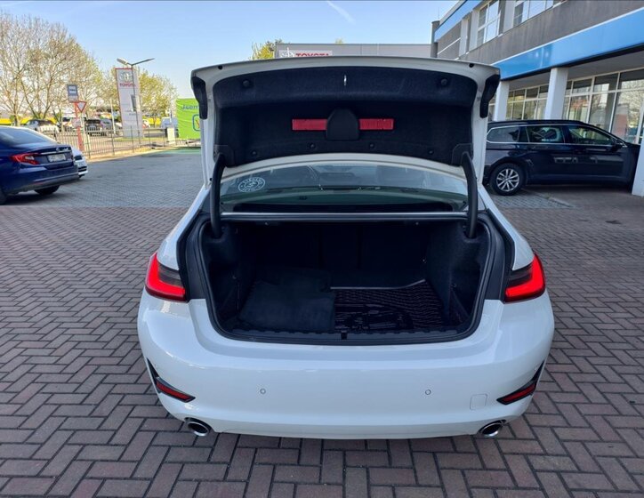 BMW Řada 3 Sedan / Limuzína 2,0 l 140 kw