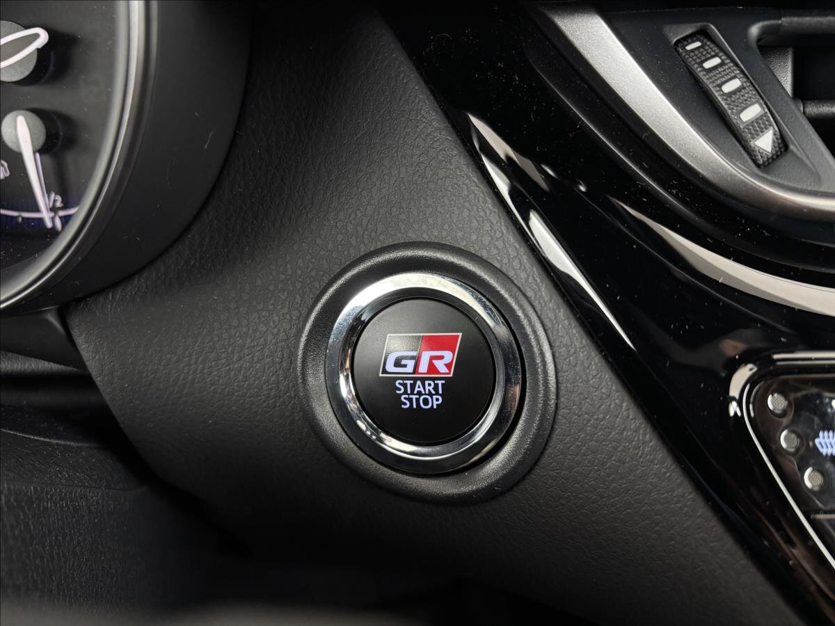 Toyota C-HR SUV / Terénní 2,0 l 135 kw