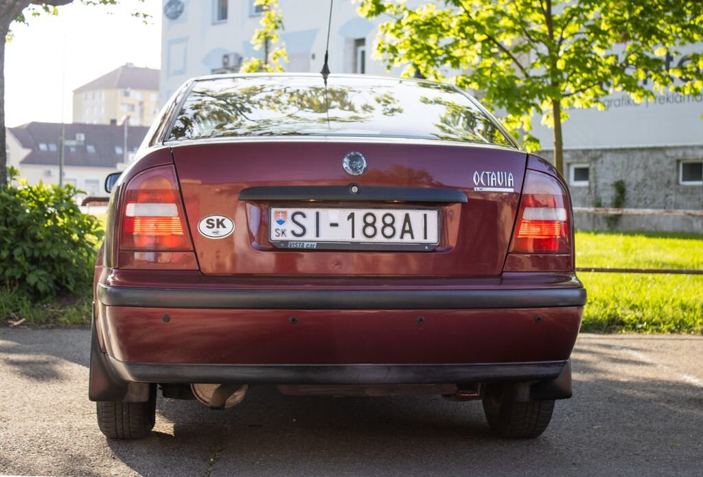 Škoda Octavia Sedan / Limuzína 1,6 l 55 kw