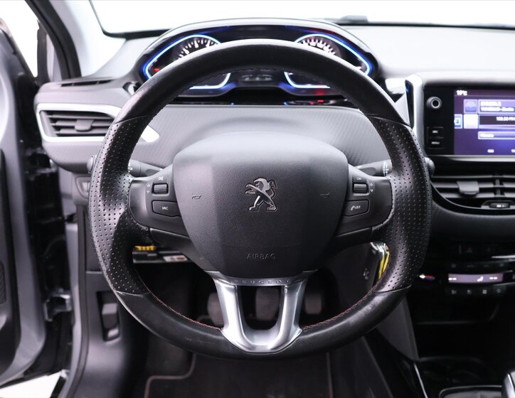 Peugeot 2008 SUV / Terénní 1,2 l 81 kw