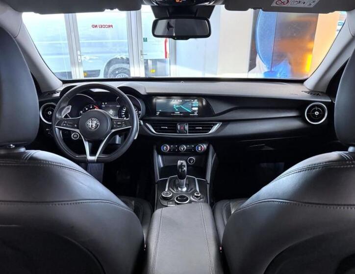 Alfa Romeo Stelvio 17