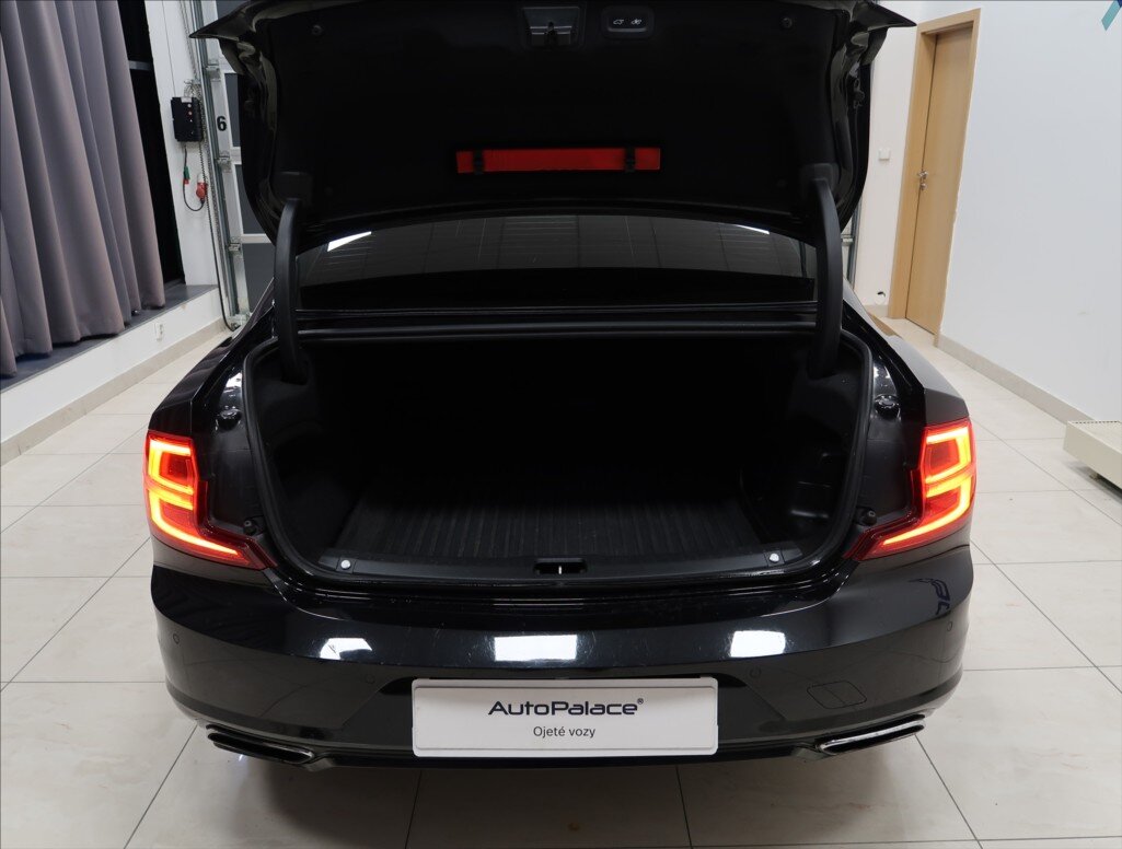 Volvo S90 Sedan / Limuzína 2,0 l 235 kw