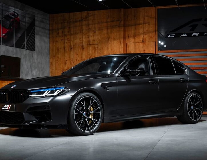 BMW M5 Sedan / Limuzína 4,4 l 460 kw