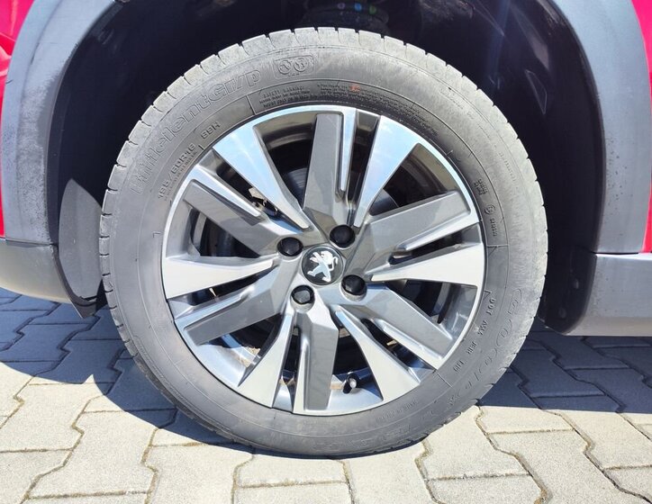Peugeot 2008 SUV / Terénní 1,2 l 81 kw
