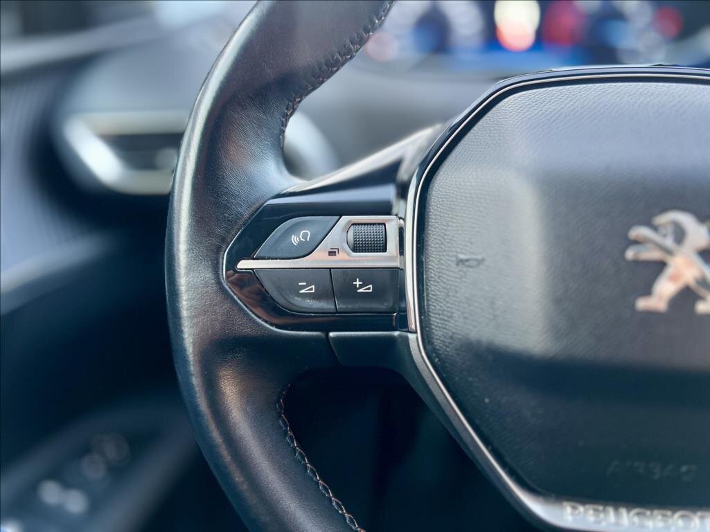 Peugeot 3008 SUV 1,2 l 96 kw