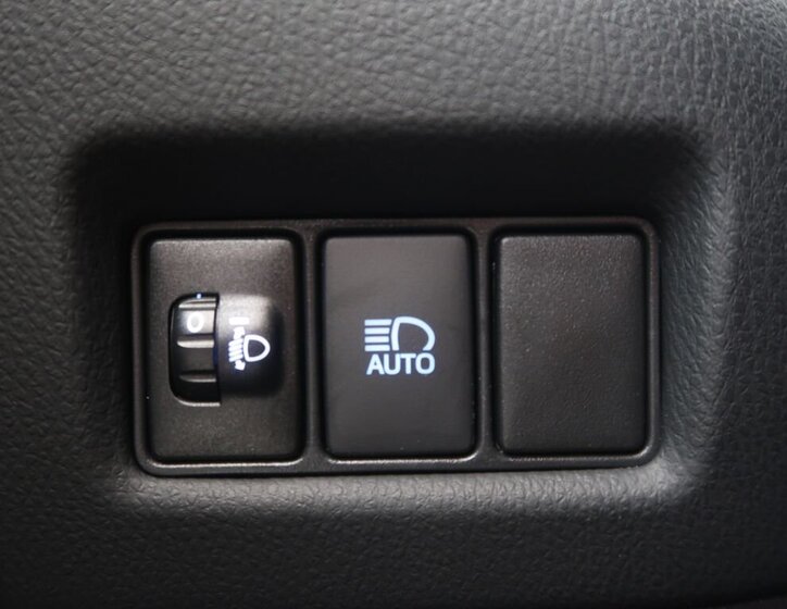 Toyota C-HR SUV 1,8 l 72 kw