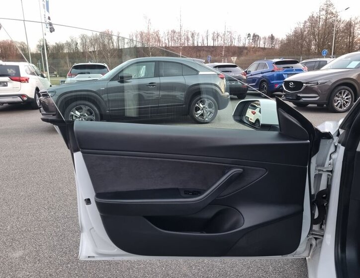 Tesla Model 3 Sedan / Limuzína 0,0 355 kw