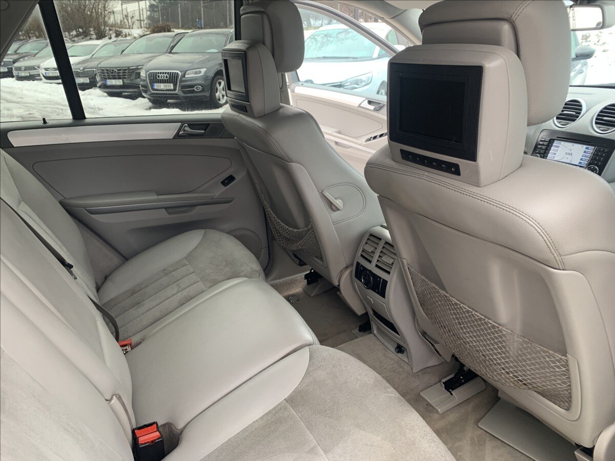 Mercedes-Benz Třídy M SUV / Terénní 4,0 l 225 kw