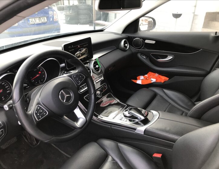 Mercedes-Benz Třídy C Sedan 3,0 l 245 kw