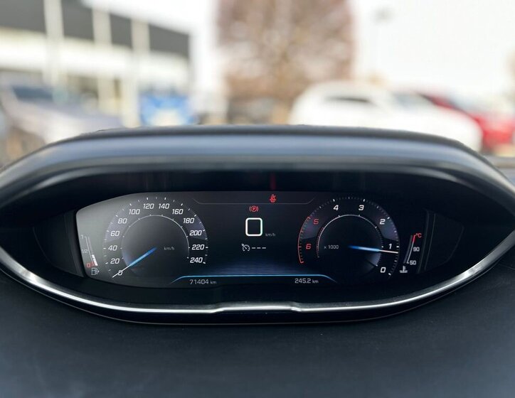 Peugeot 3008 SUV / Terénní 1,5 l 96 kw