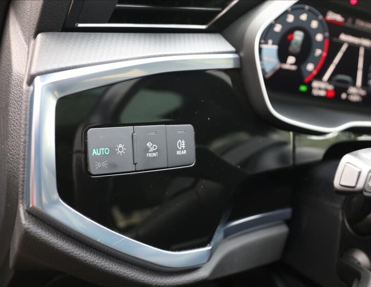 Audi Q3 SUV 2,3 l 137 kw