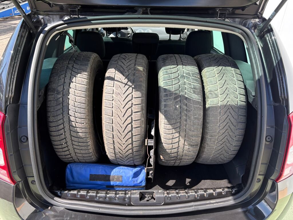 Dacia Duster SUV / Terénní 1,6 l 77 kw