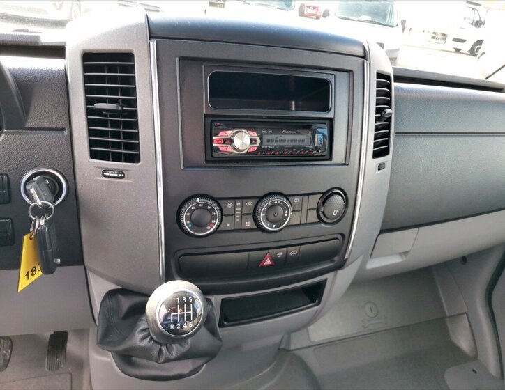 Volkswagen Crafter 9