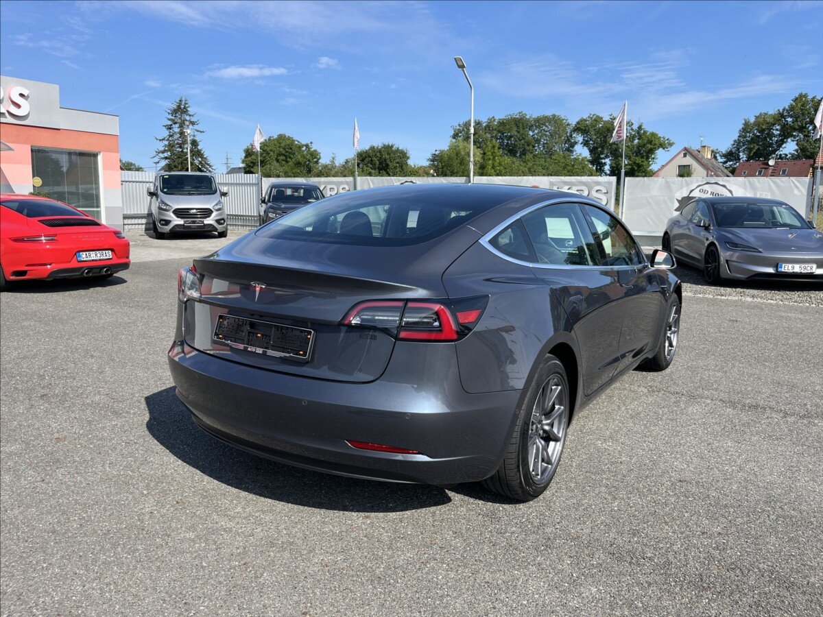 Tesla Model 3 Ostatní 0,0 239 kw