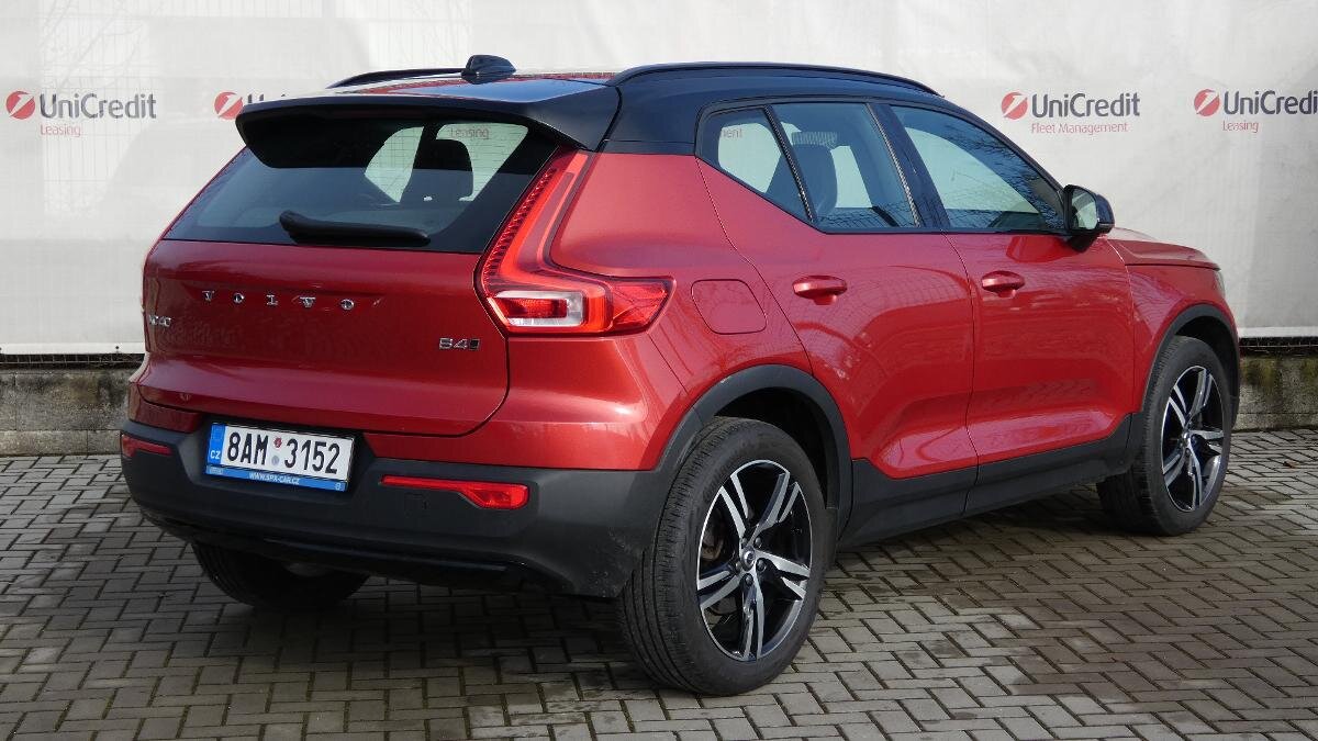 Volvo XC40 SUV / Terénní 2,0 l 145 kw